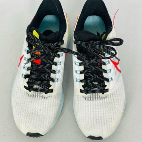 Nike White and Red Women's Sneakers - Picture 3 of 8